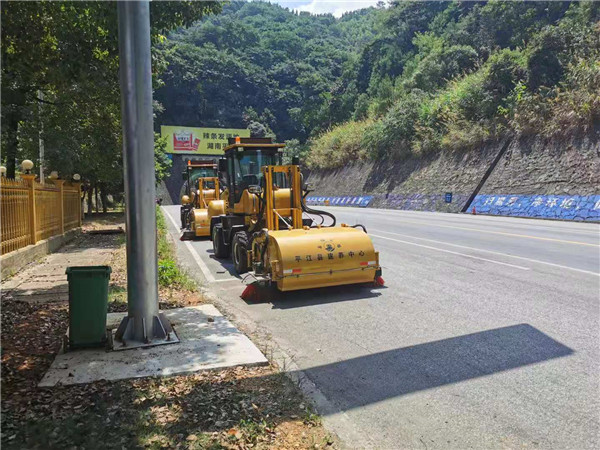 農村縣鄉(xiāng)國道清掃車